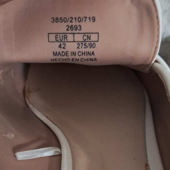 Zara Women's Cream Loafers with Gold Accent - Picture 5 of 6